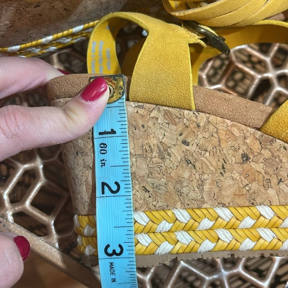 Zodiac Women's Paola wedge Sandal, Yellow, size 9M - Picture 6 of 6